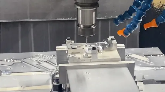 Pièces de fraisage CNC personnalisées à 4 axes/usinage en laiton de pièces de tour CNC à 5 axes/pièces d'usinage CNC de précision en aluminium CNC 5 axes